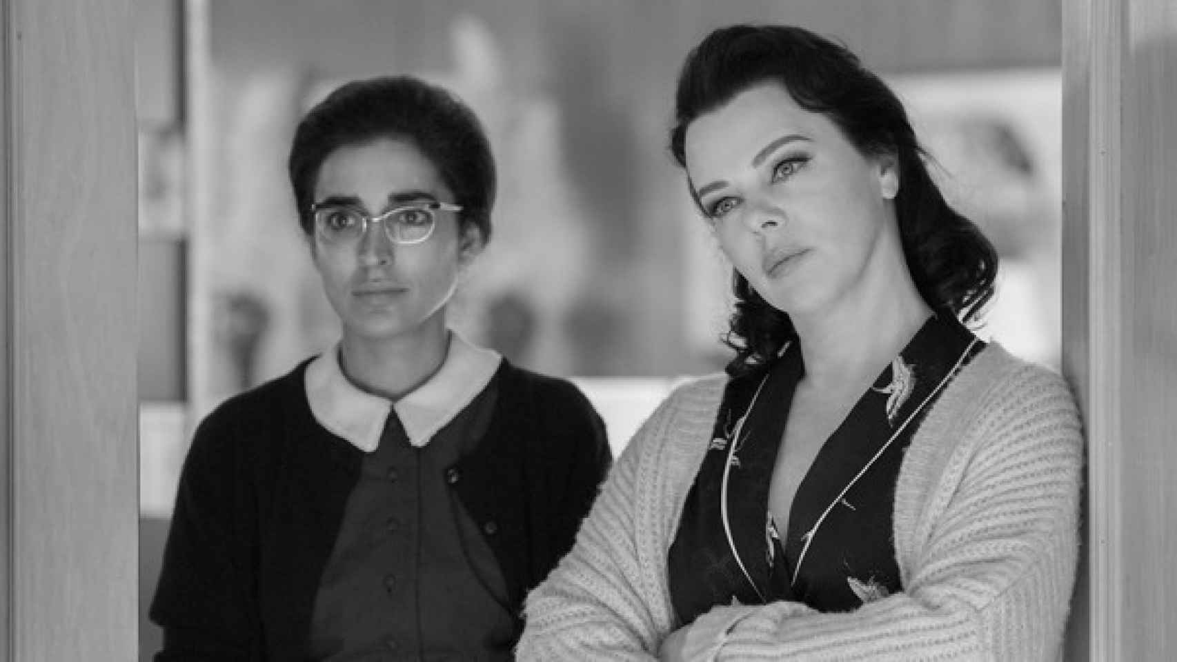 Fotograma de 'Arde Madrid': Inma Cuesta interpretando a Ana Mari y Debi Mazar como Ava Gardner.