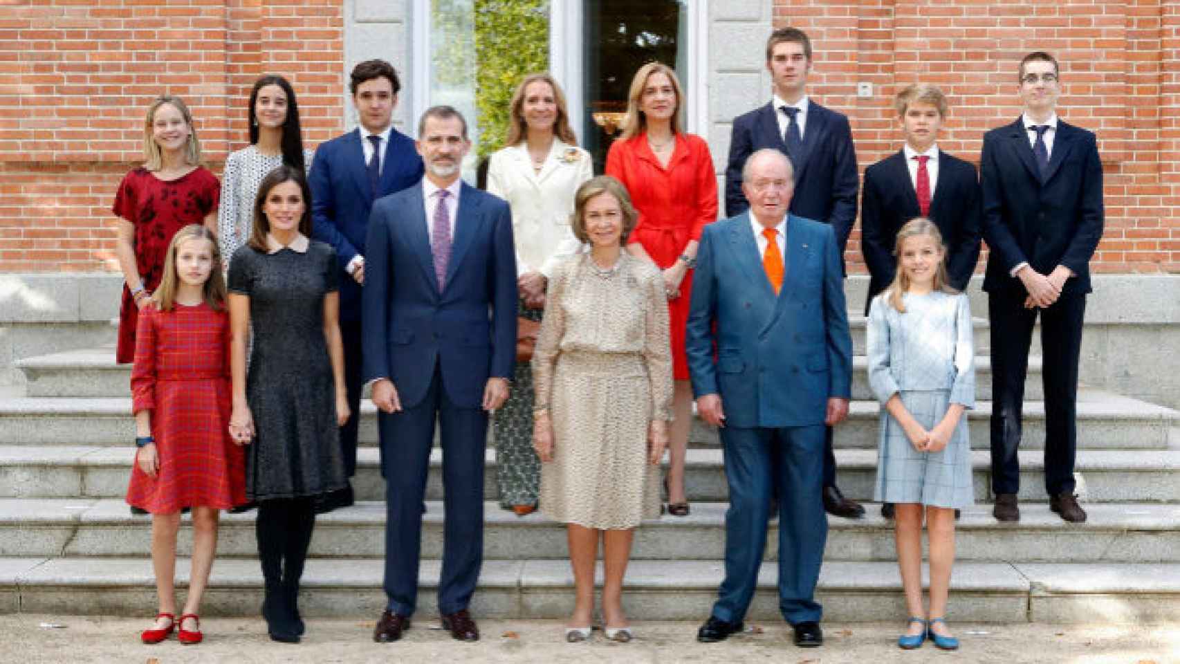 La Reina Emérita Sofía, en su 80 cumpleaños, junto a su marido, sus hijos y sus ocho nietos.