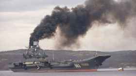 Buque portaviones Almirante Kuznetsov sin incendio a bordo