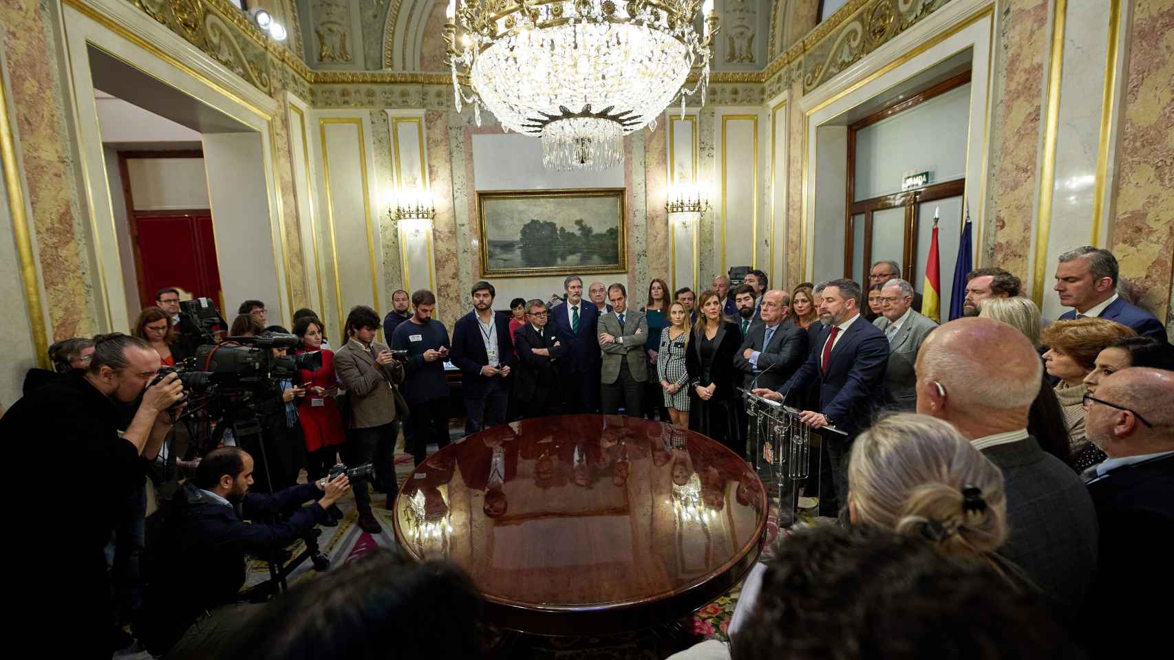 El líder de Vox, Santiago Abascal, interviene en el Congreso tras abandonar el pleno, el 15 de diciembre.