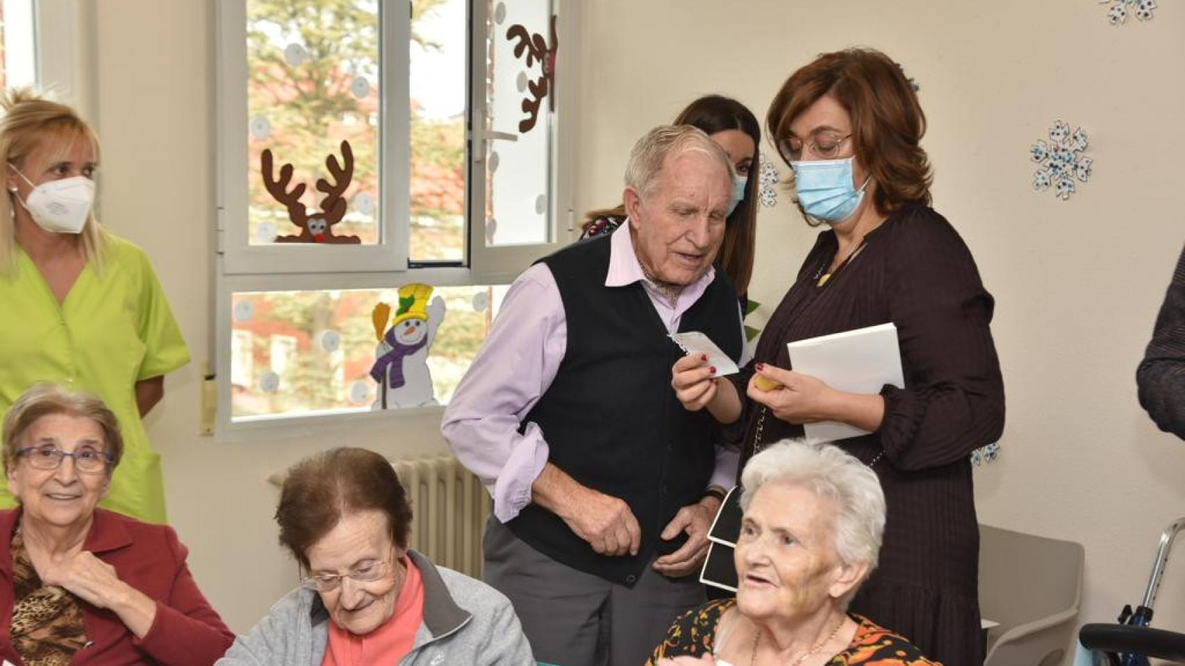 La presidenta de la Diputación de Palencia en la visita a la residencia San Telmo