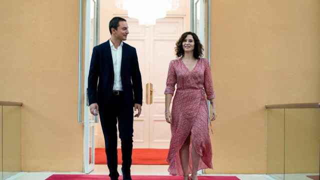 Juan Lobato e Isabel Díaz Ayuso este mes de septiembre durante una reunión en Puerta del Sol.
