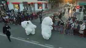 Imagen de la Cabalgata de Reyes del 5 de enero de 2022 en Cádiz con el oso perjudicado.