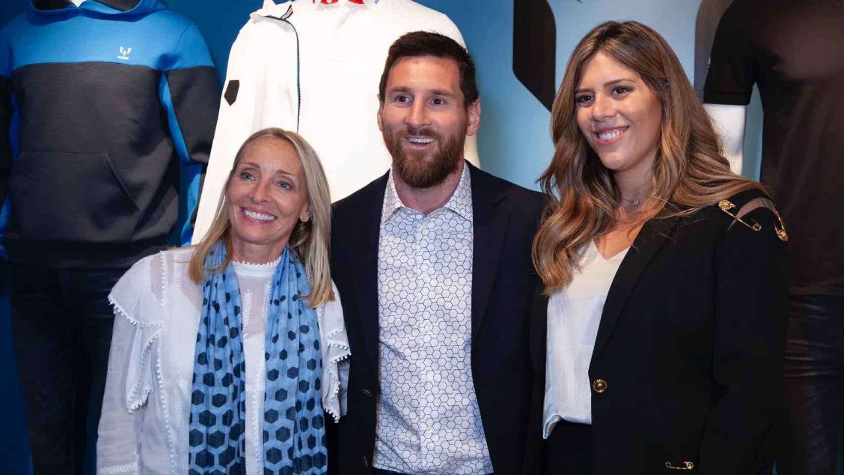 Messi, junto a Ginny Hilfiger y su hermana, María Sol, en septiembre de 2019.