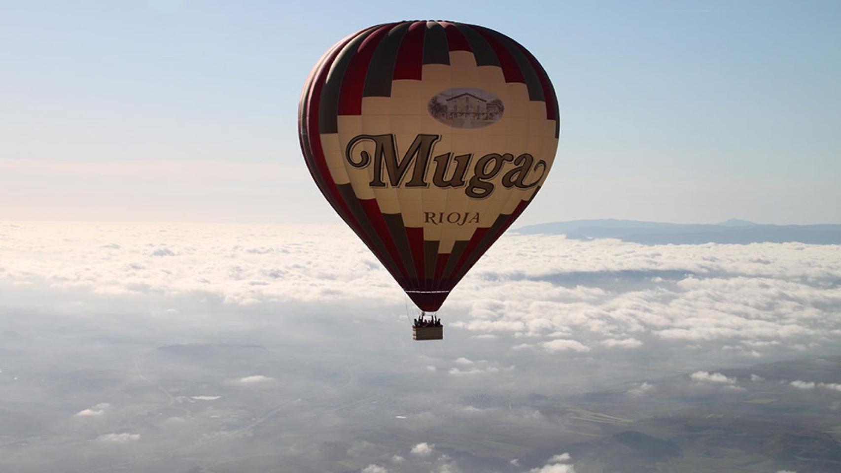 Un globo con el logo de Muga.