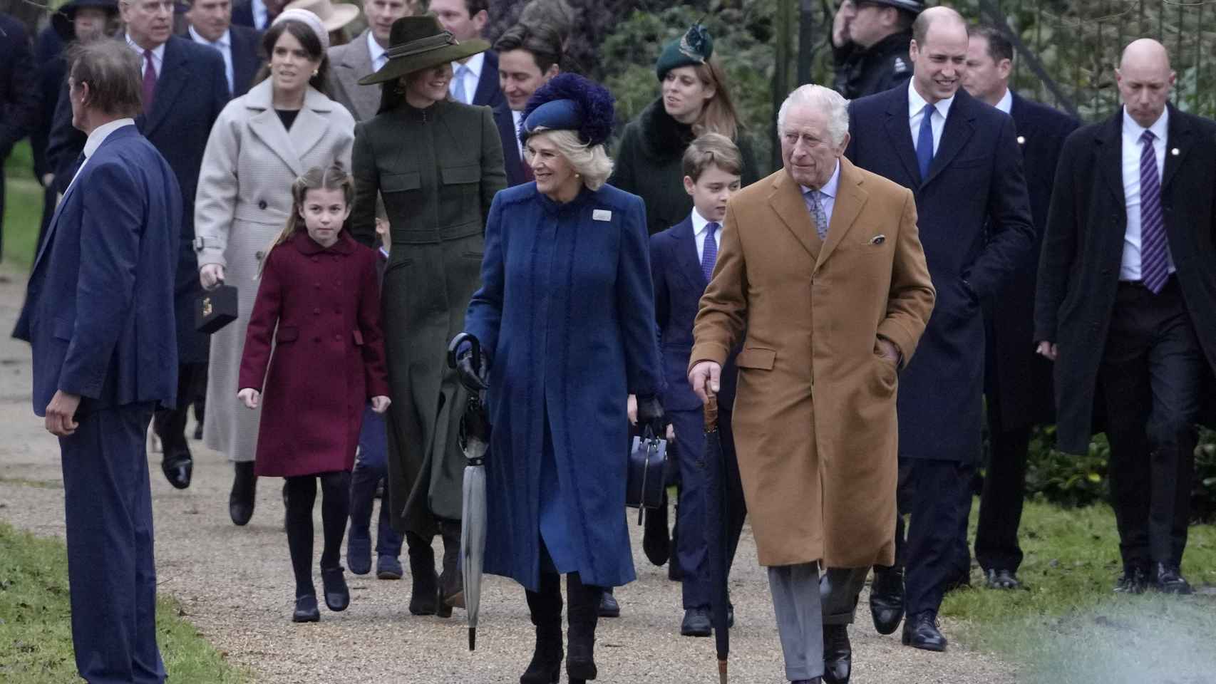 La Familia Real británica llegando a la misa de Navidad.