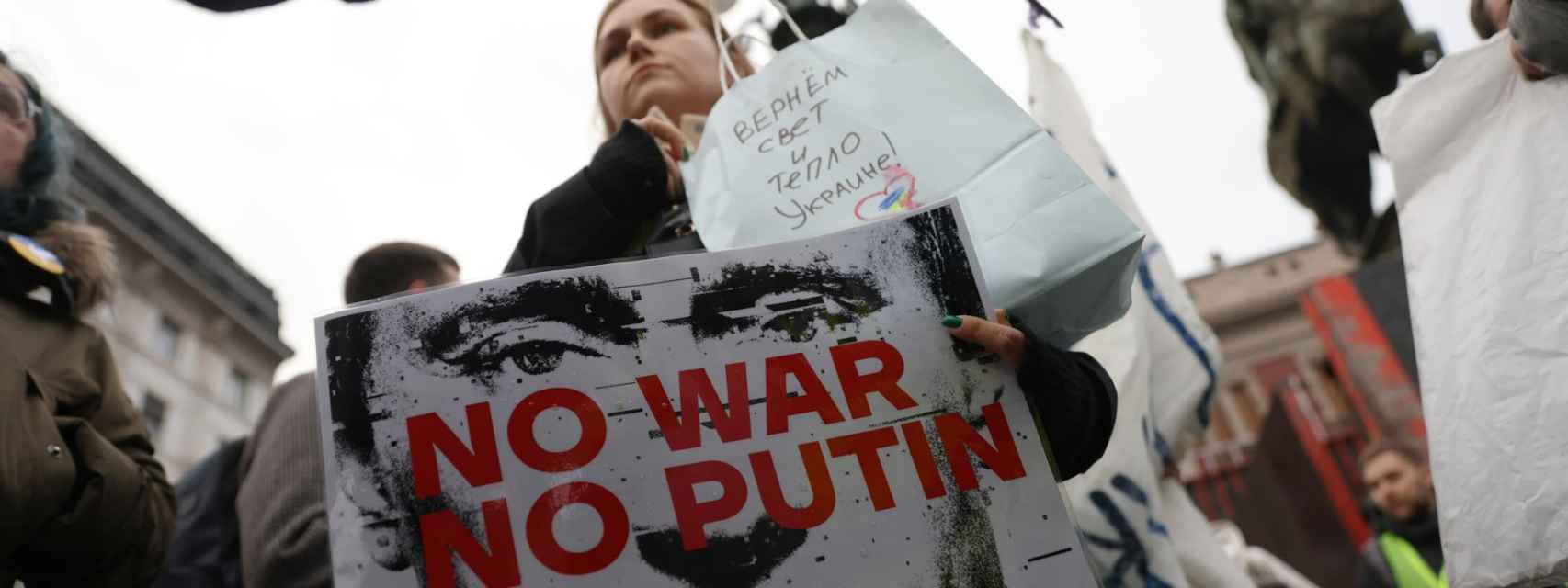 Manifestación contra Putin en Belgrado organizada por la Sociedad Democrática Rusa.