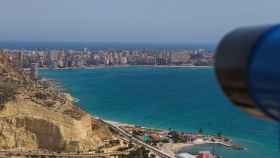 La costa de Alicante vista desde el castillo de Santa Bárbara, en una imagen de archivo.