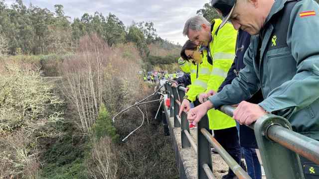 El delegado del Gobierno en Galicia visitó esta mañna el lugar del accidente.