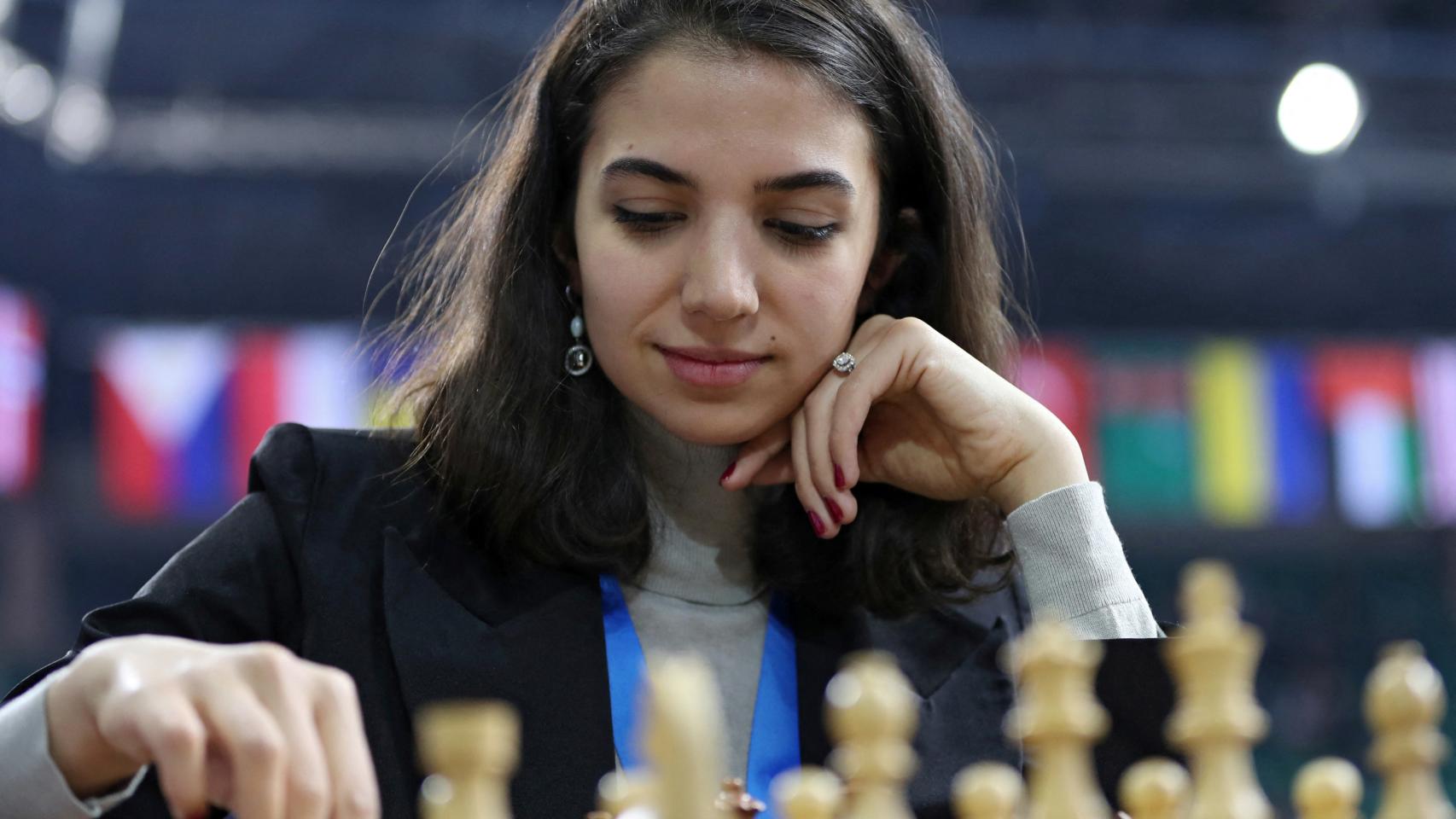 Sara Khadem, ajedrecista de Irán sin velo en el Campeonato del Mundo de Ajedrez