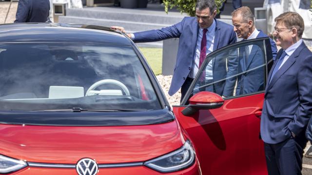 Pedro Sánchez, junto a Ximo Puig en la presentación de la gigafactoría de Volkswagen en Sagunto.