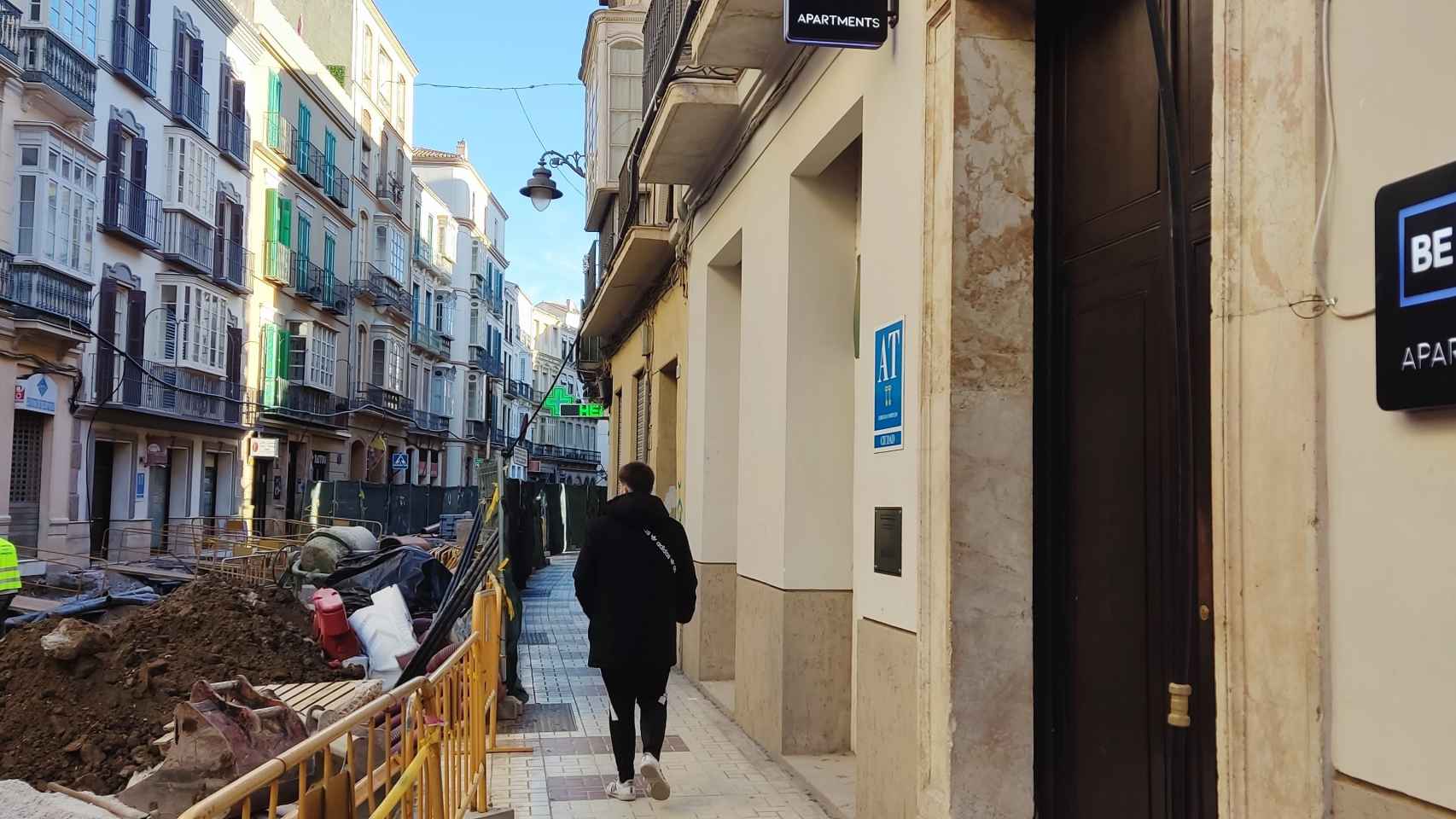 Imagen de un edificio de apartamentos turísticos en calle Carretería, en el Centro de Málaga.