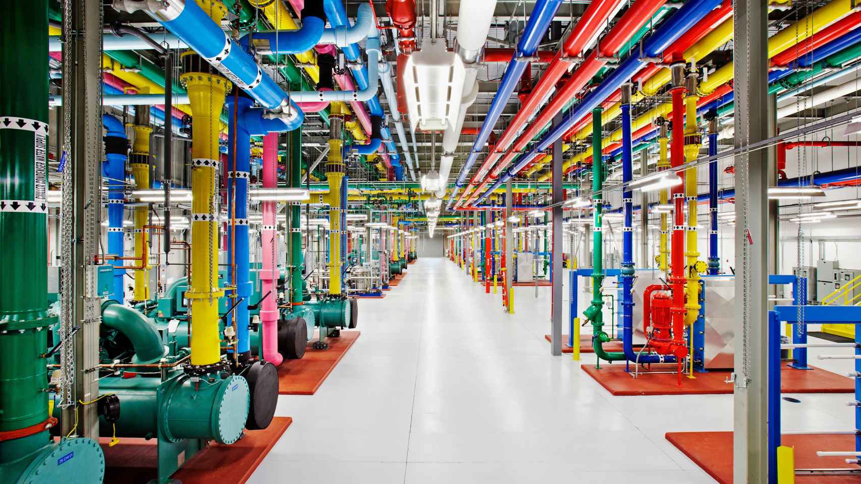 Google pinta sus tuberías de colores para distinguirlas y decorar los centros