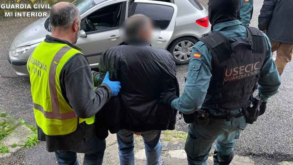 La Guardia Civil desarticula un punto de venta de drogas en Cangas do Morrazo.