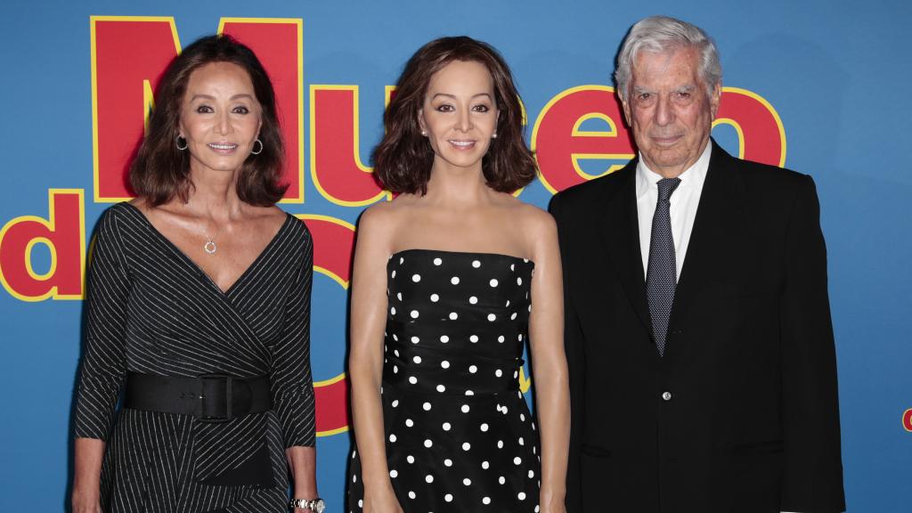 Isabel Preysler y Mario Vargas Llosa en el Museo de Cera de Madrid, en octubre de 2018.