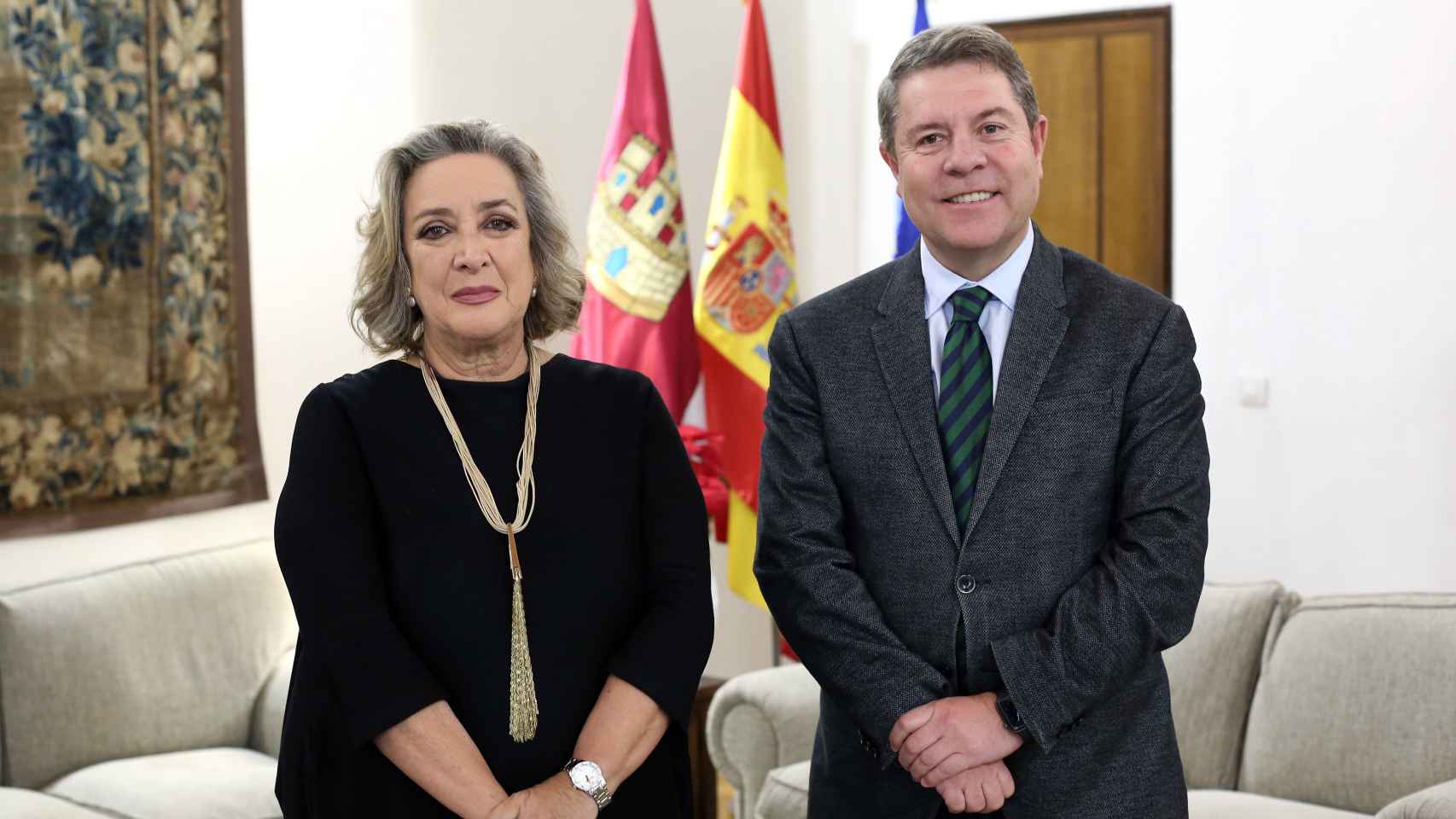 Esther Esteban y Emiliano García-Page en el despacho del presidente.