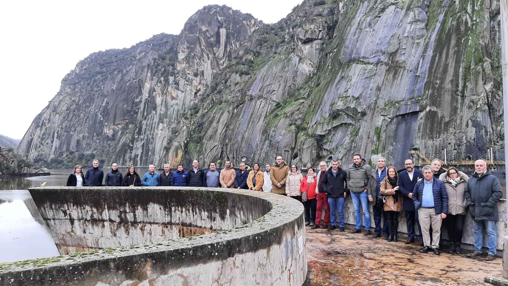 Visita de la Asociación Ibérica de Municipios Ribereños del Duero a la presa de Aldeadávila