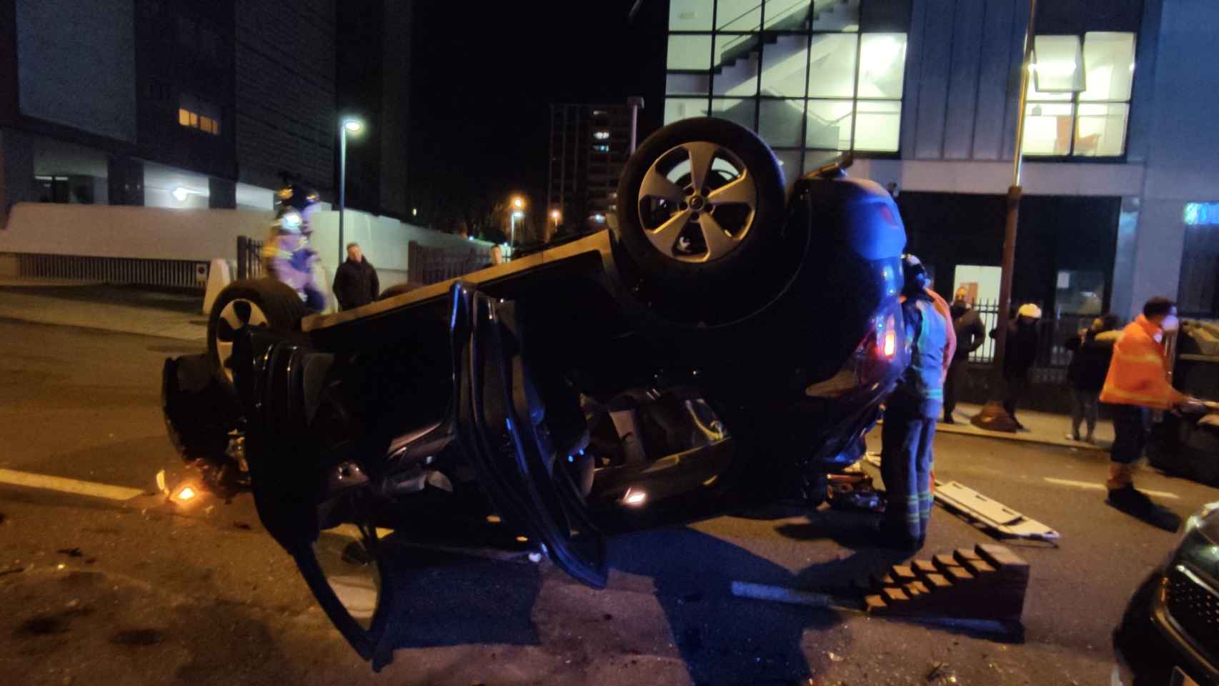 Así quedó el vehículo en la calle Villagarcía de Arousa, en Vigo.