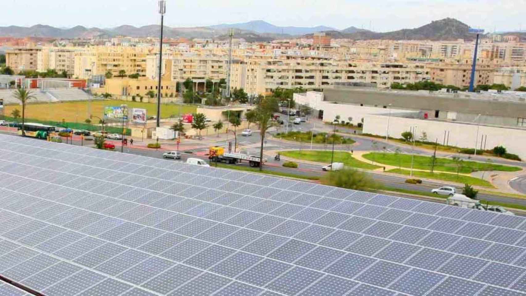 Panales fotovoltaicos en el Palacio de Ferias de Málaga.