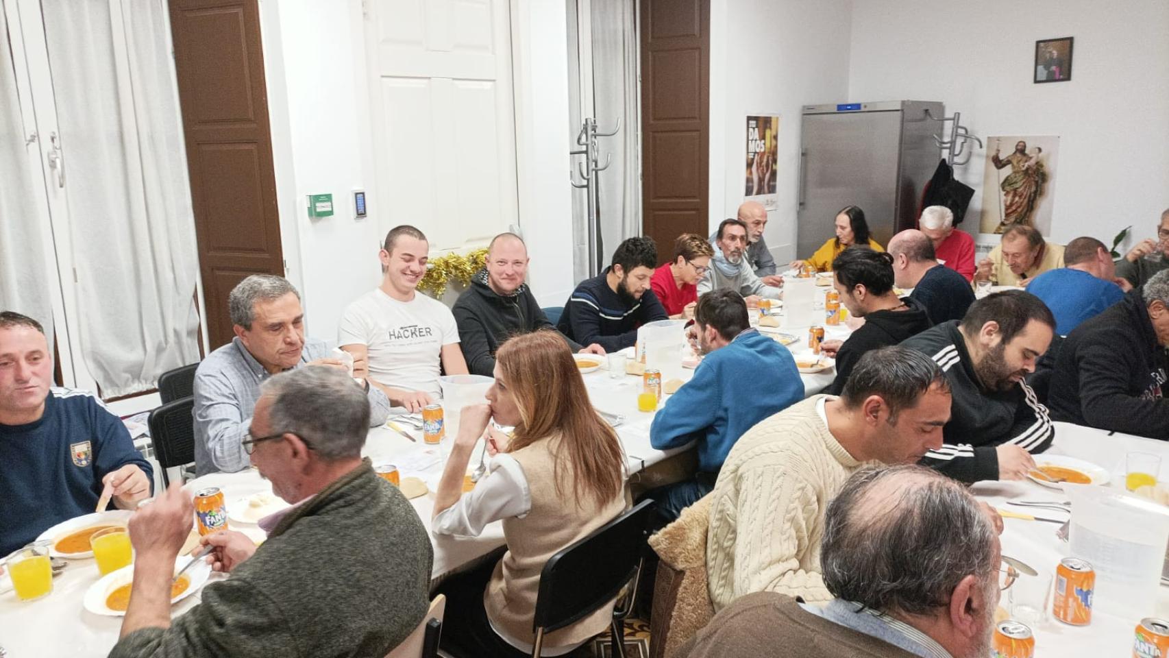 La cena de Nochebuena en el Centro para Personas Sin Hogar de Cáritas Diocesana de Zamora