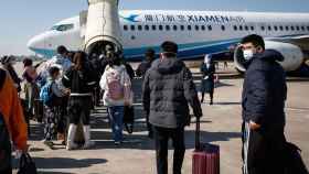 Viajeros embarcando en el aeropuerto internacional de Xiamen, en la provincia china de Fujian.