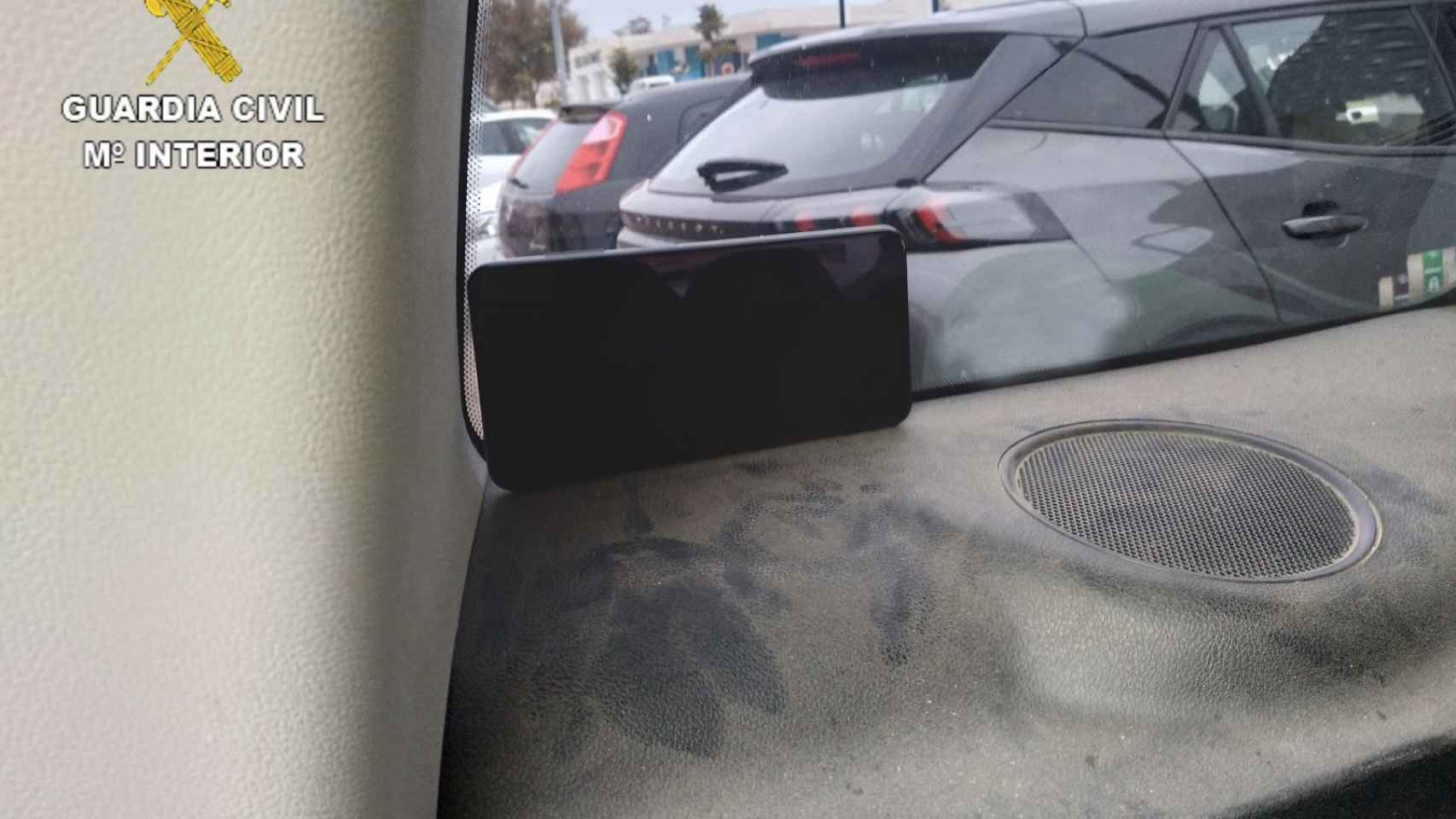 Imagen del móvil con el que vigilaba a su exmujer desde su vehículo aparcado en su puerta.