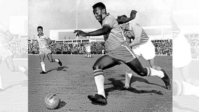 Pelé durante un partido en 1960.