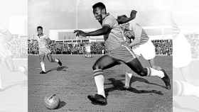 Pelé durante un partido en 1960.