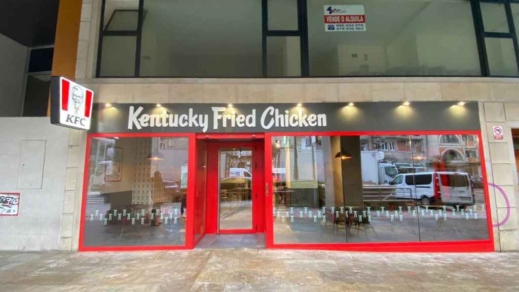 El nuevo KFC está ubicado en la calle Rosalía de Castro.