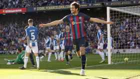 Marcos Alonso, celebrando un gol con el FC Barcelona en La Liga 2022/2023