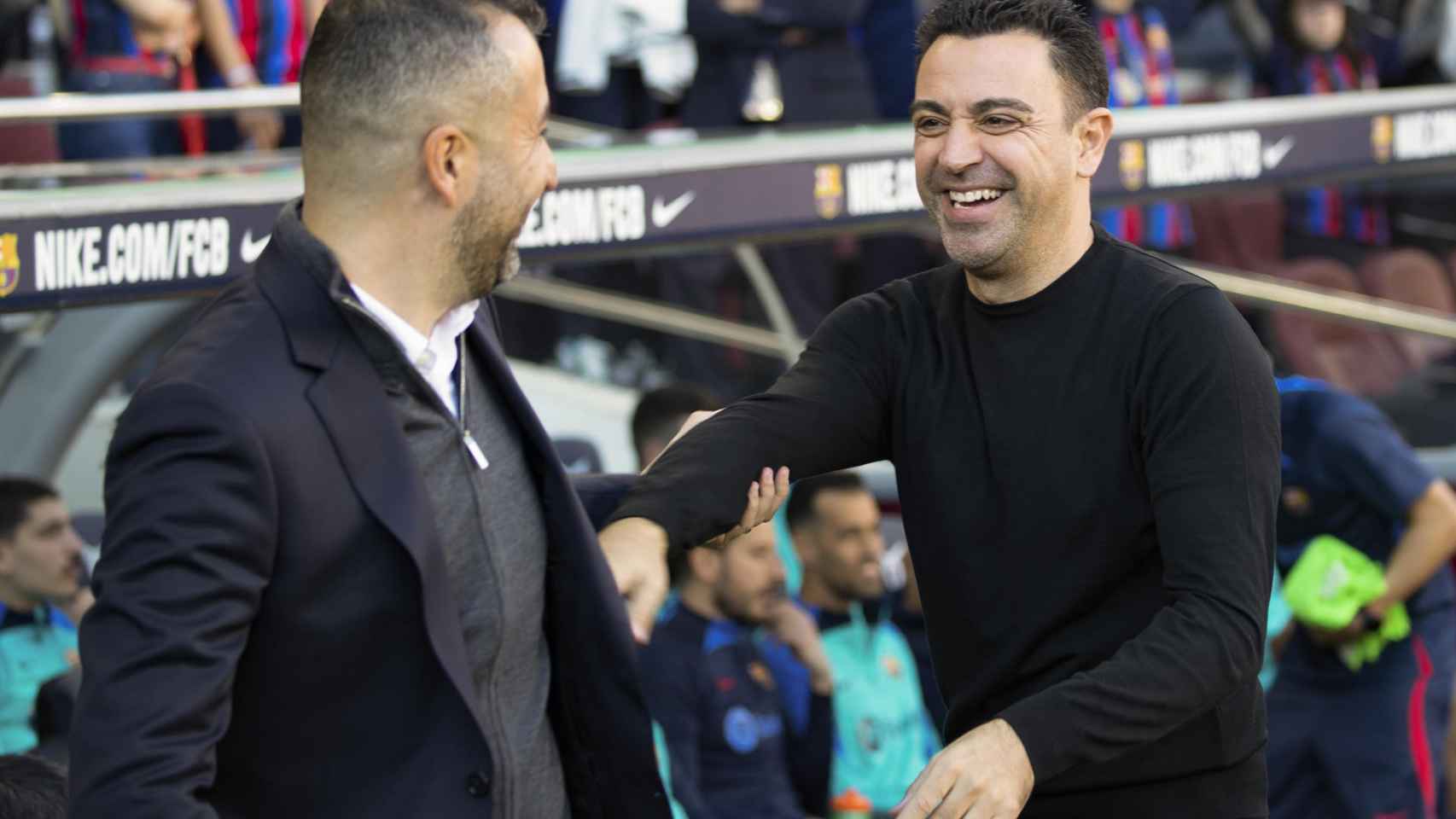 Diego Martínez y Xavi Hernández, antes del derbi catalán entre Barça y Espanyol