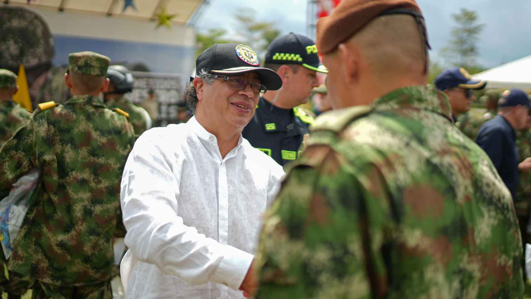 Gustavo Petro, presidente de Colomobia, durante un acto con el ejército