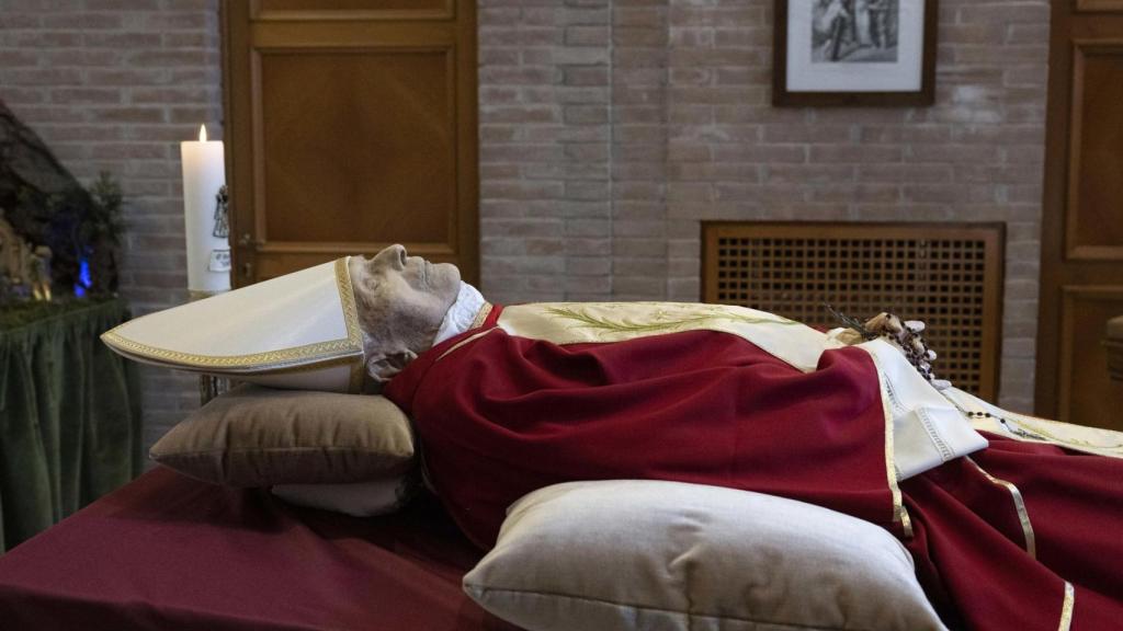El cuerpo de Benedicto XVI en el monasterio de Mater Ecclesiae