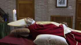 El cuerpo de Benedicto XVI en el monasterio de Mater Ecclesiae