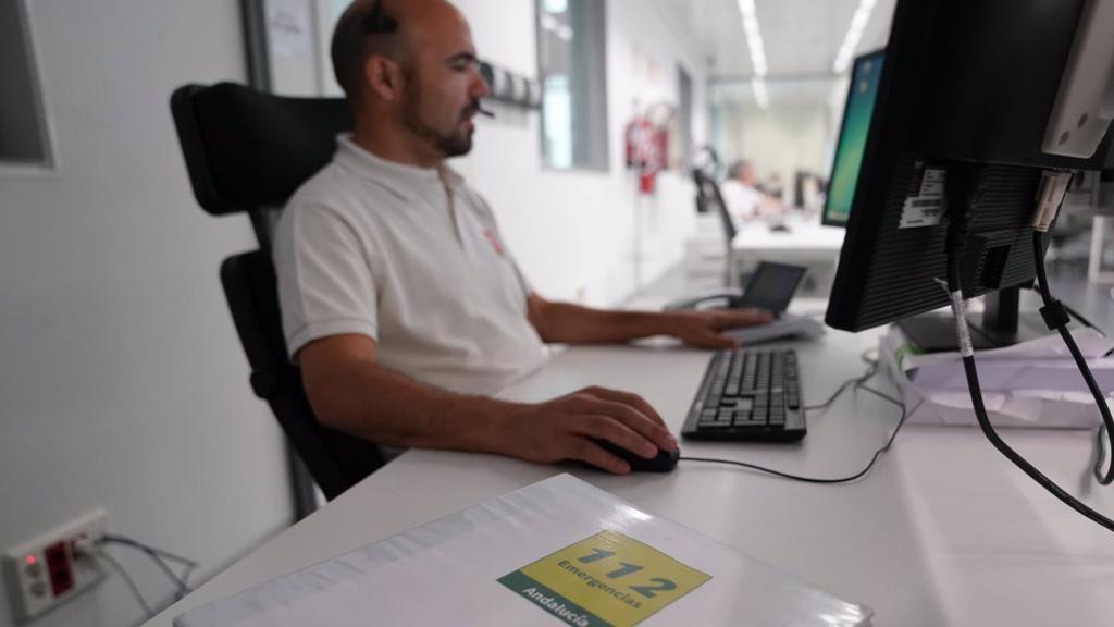 Un operario de Emergencia 112 Andalucía.