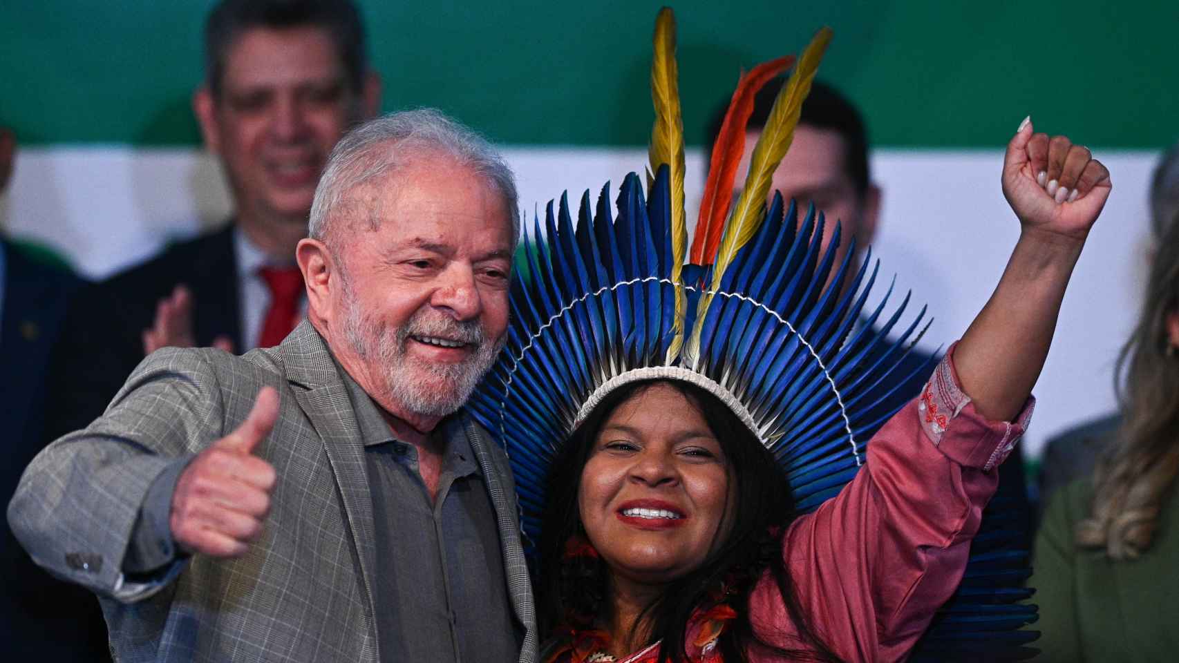 Sonia Guajajara junto con el presidente electo de Brasil, Lula da Silva.