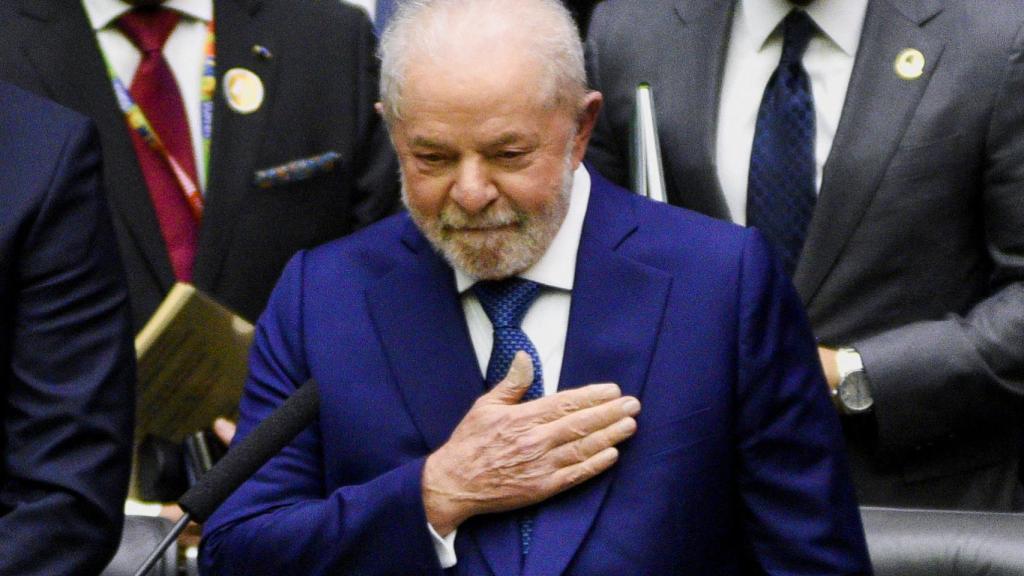Lula da Silva jura su cargo como presidente de Brasil ante el Parlamento este domingo.