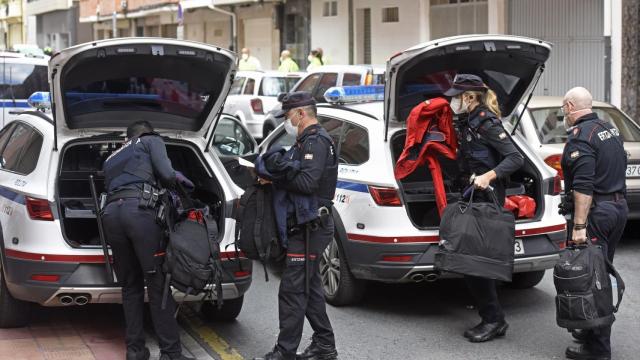 Primer intento de asesinato del año: una madre envenena a sus dos hijos y se raja el cuello