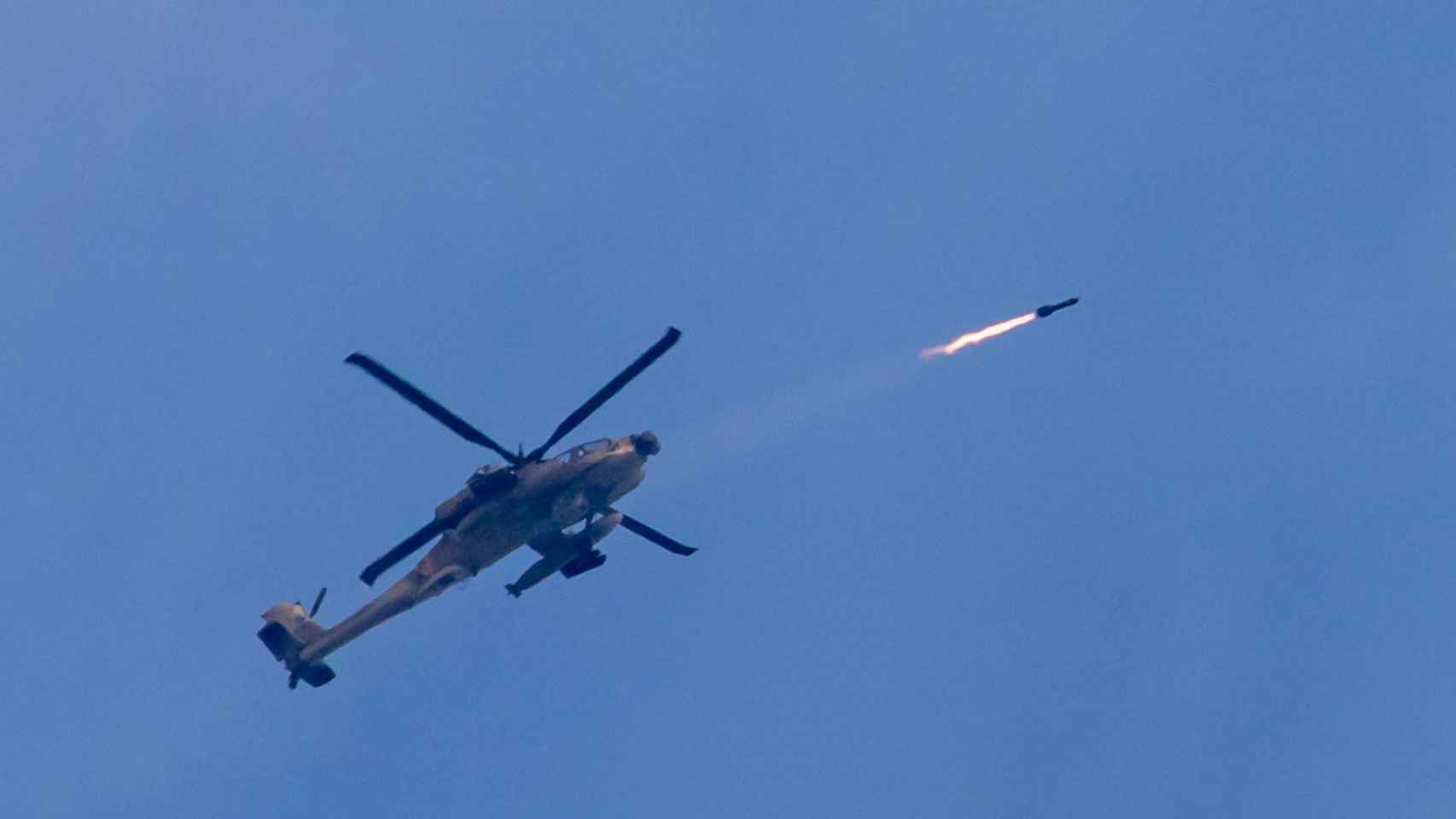 Apache israelí lanzando un misil Hellfire