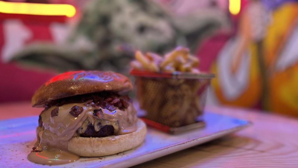 Así es la hamburguesa de turrón blando de Jijona de Juancho's BBQ