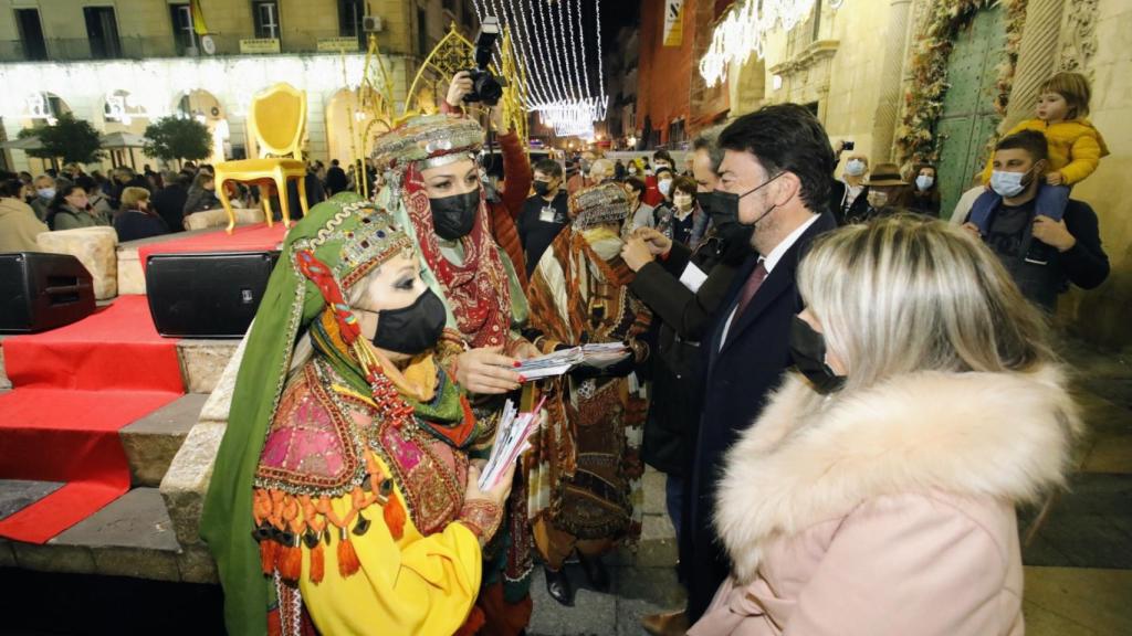 Las Carteras Reales junto al alcalde Luis Barcala.