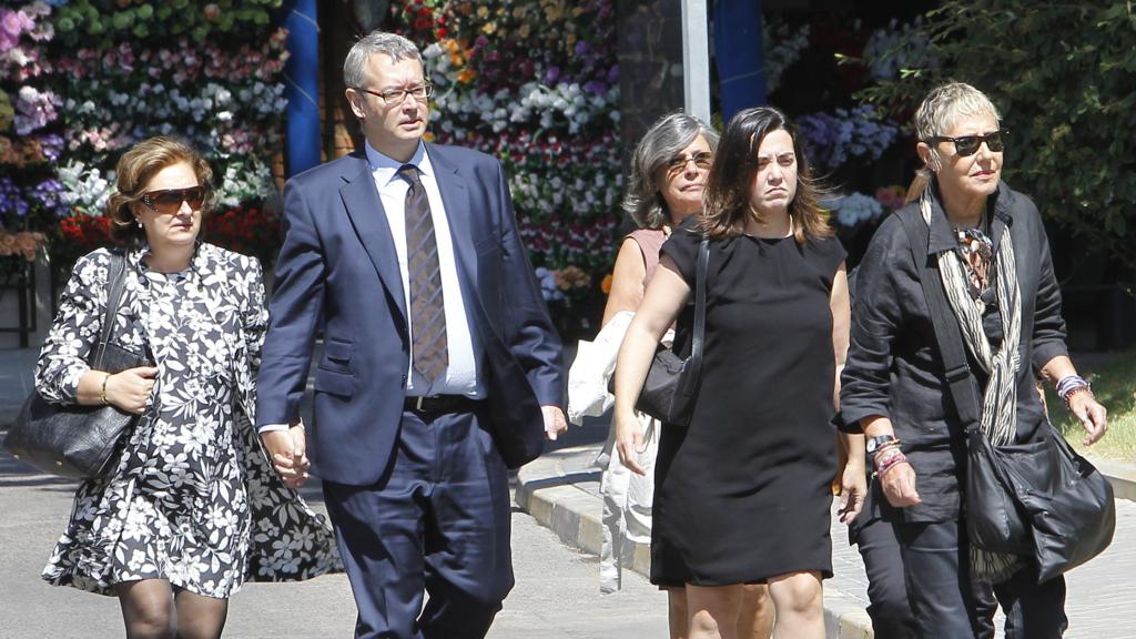 Miguel Boyer Arnedo, con traje y corbata, en el funeral de su padre, Miguel Boyer.