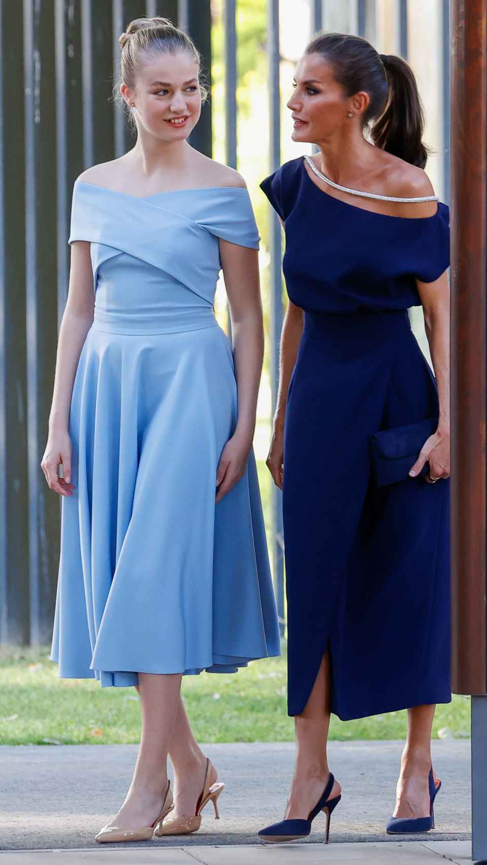 La princesa de Asturias y la reina Letizia, ésta última, con vestido de Boüret.