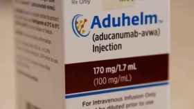 Aducanumab, cuyo nombre comercial es Aduhelm, se aprobó en EEUU en junio de 2021.
