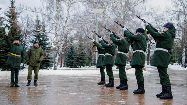 Ceremonia en Samara en memoria de los soldados rusos muertos durante la masacre de Makíivka.