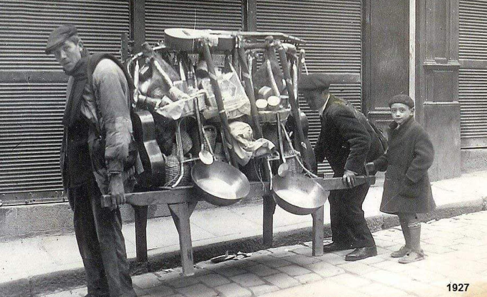 De izquierda a derecha: Paco el Largo, Adrián el Ciego y su pequeño hijo Goro.
