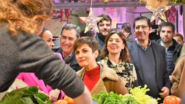 La ministra Isabel Rodríguez, este miércoles en el mercado de Ciudad Real.