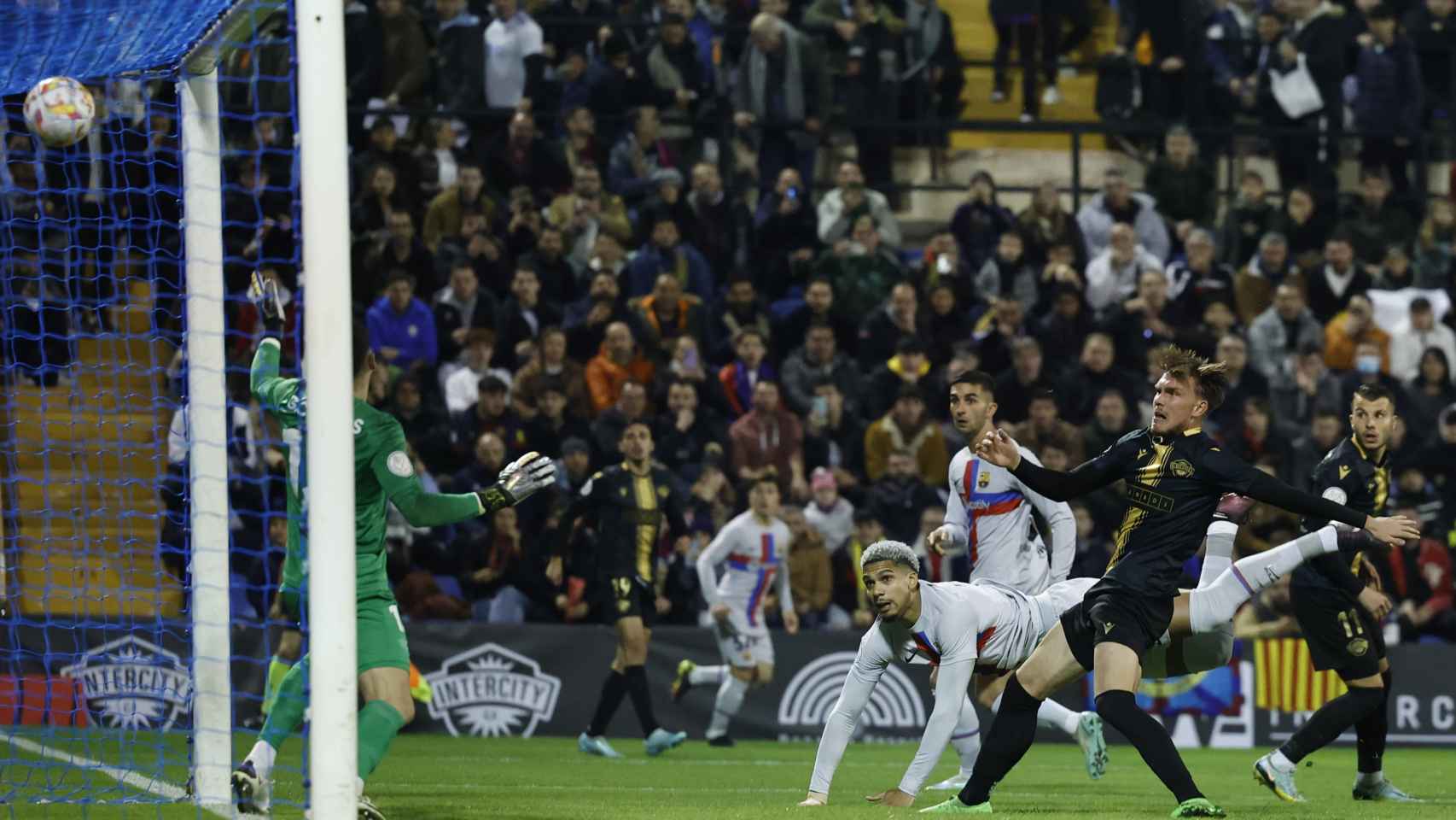 Ronald Araujo marca un gol en Copa del Rey contra el CF Intercity