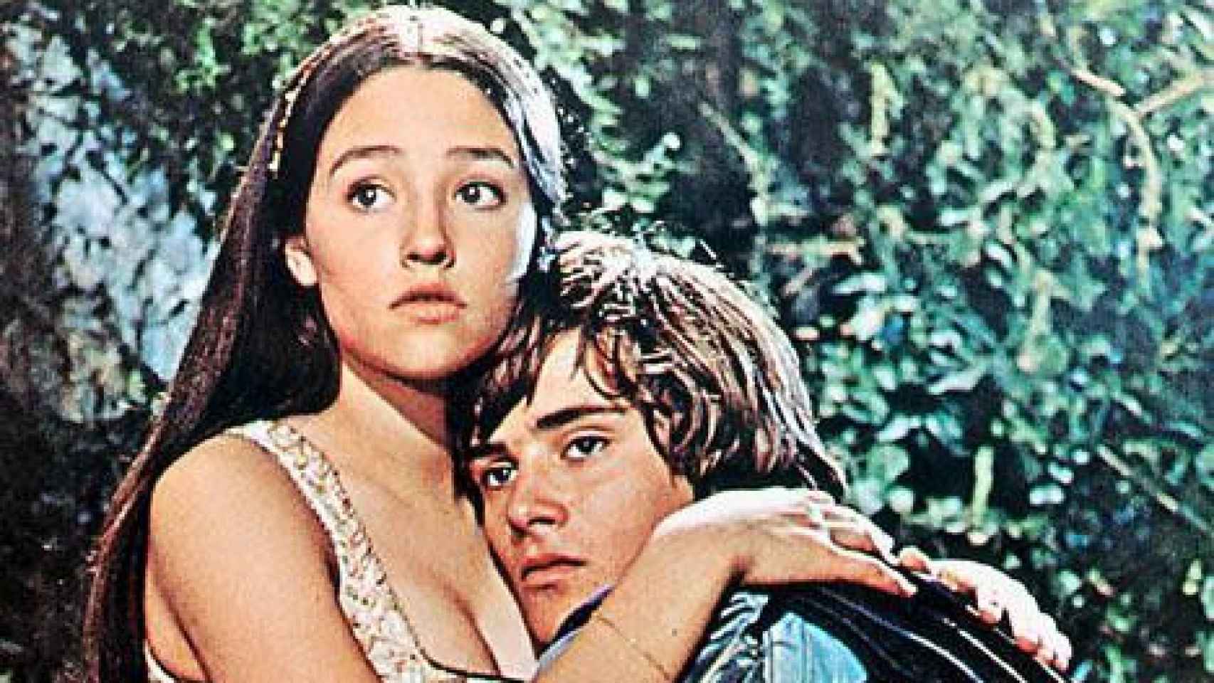 Olivia Hussey y Leonard Withing en una escena de 'Romeo y Julieta' (1968)