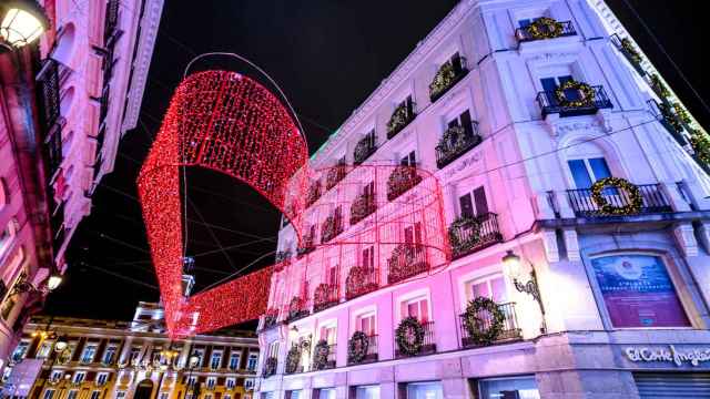Iluminación de corazón en la calle Preciados de Madrid